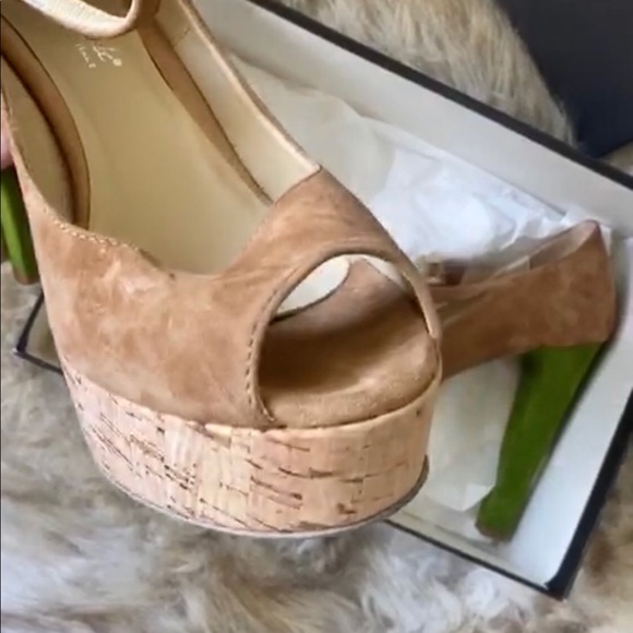 🌴Gianni Ferrante🌴 Suede Platform Pumps - Picture 10 of 13